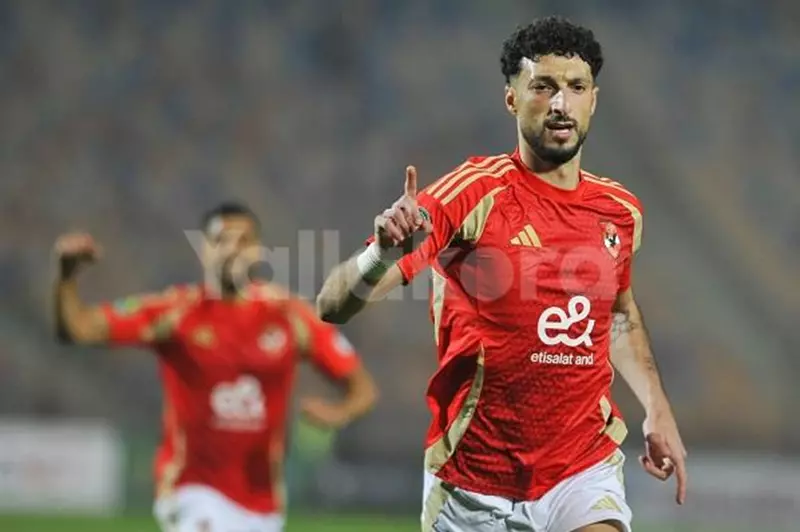 الجزيرة يقترب من البطولة: وسام أبو علي يقود الأهلي نحو الصدارة أمام فاركو (فيديو)
