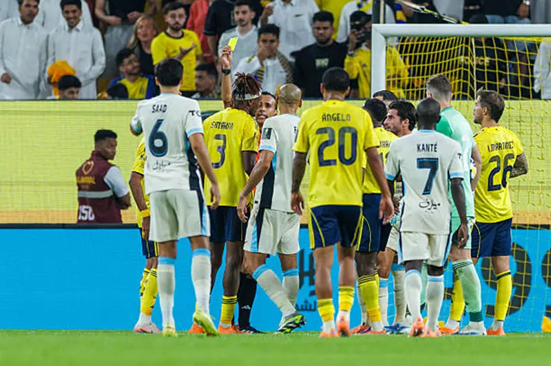 البطاقة الحمراء تظهر في كلاسيكو النصر والاتحاد